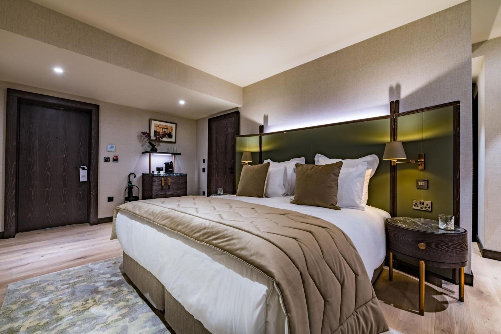 Stock Exchange Hotel, Manchester, Autograph Collection Ngoại thất bức ảnh A bedroom at The Ivy Collection, St John's Wood