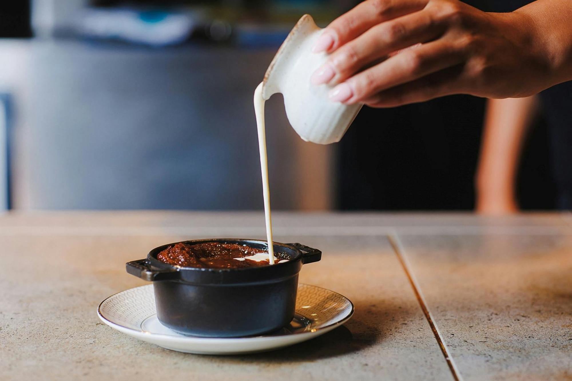 Stock Exchange Hotel, Manchester, Autograph Collection Ngoại thất bức ảnh A pot of chocolate pudding being topped with cream